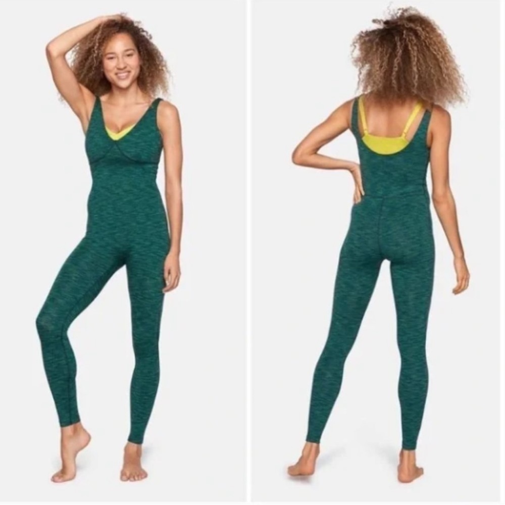 Outdoor Voices Green Sleeveless V neck Activewear Freeform Fitted Size XS. NWT